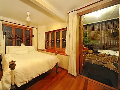 Airlie Waterfront Bed & Breakfast Bed & Breakfast Airlie Beach