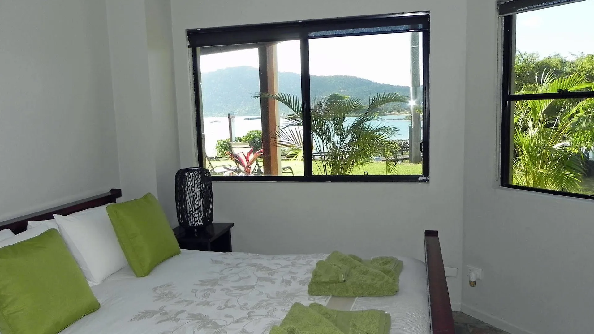 Airlie Waterfront Bed & Breakfast Bed & Breakfast Airlie Beach