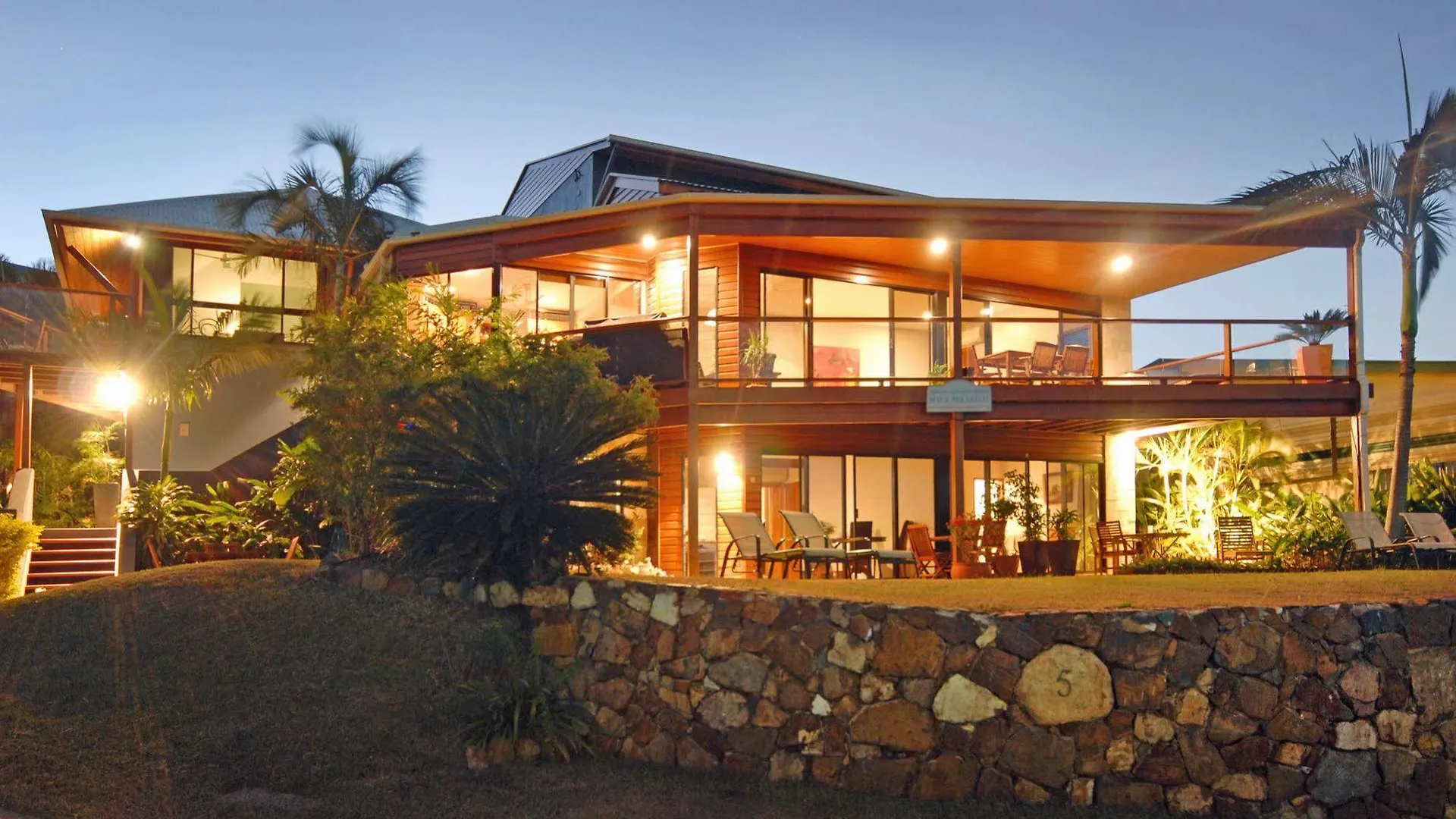 Airlie Waterfront Bed & Breakfast Bed & Breakfast Airlie Beach