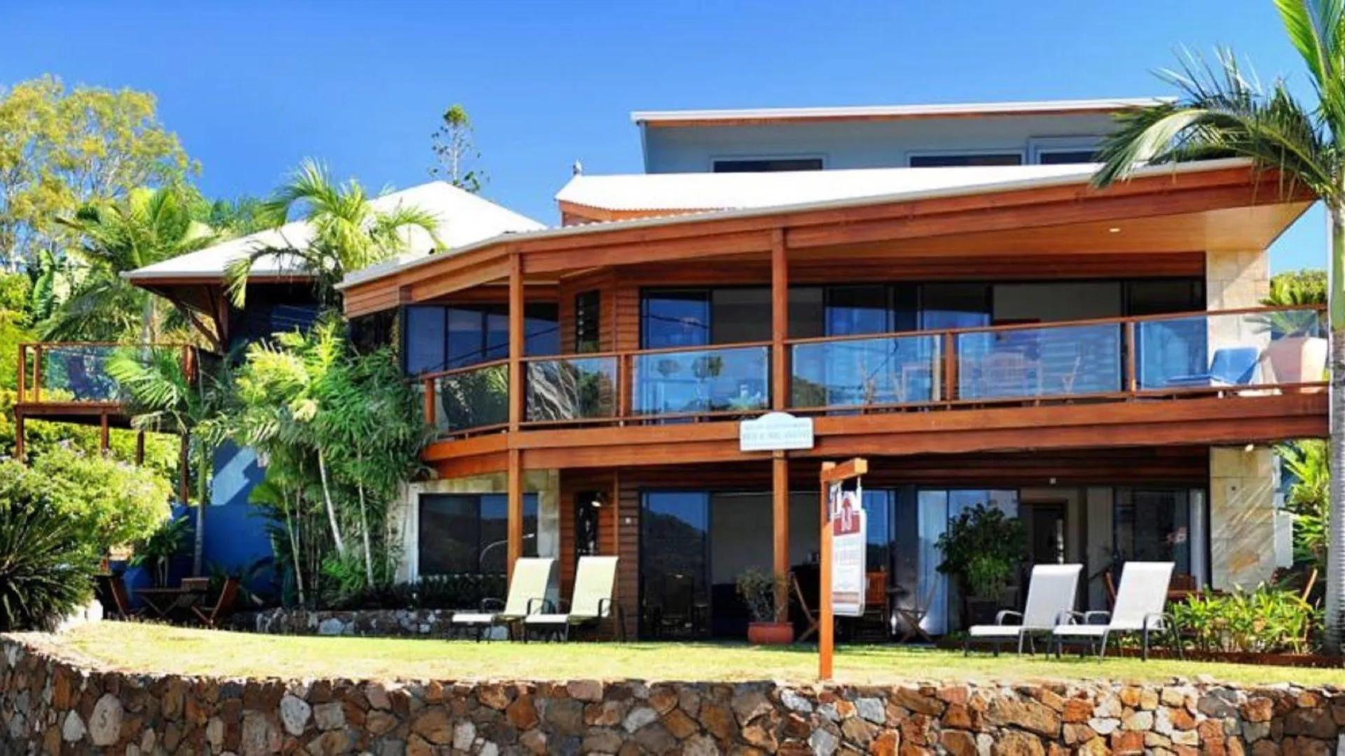 Airlie Waterfront Bed & Breakfast Bed & Breakfast Airlie Beach