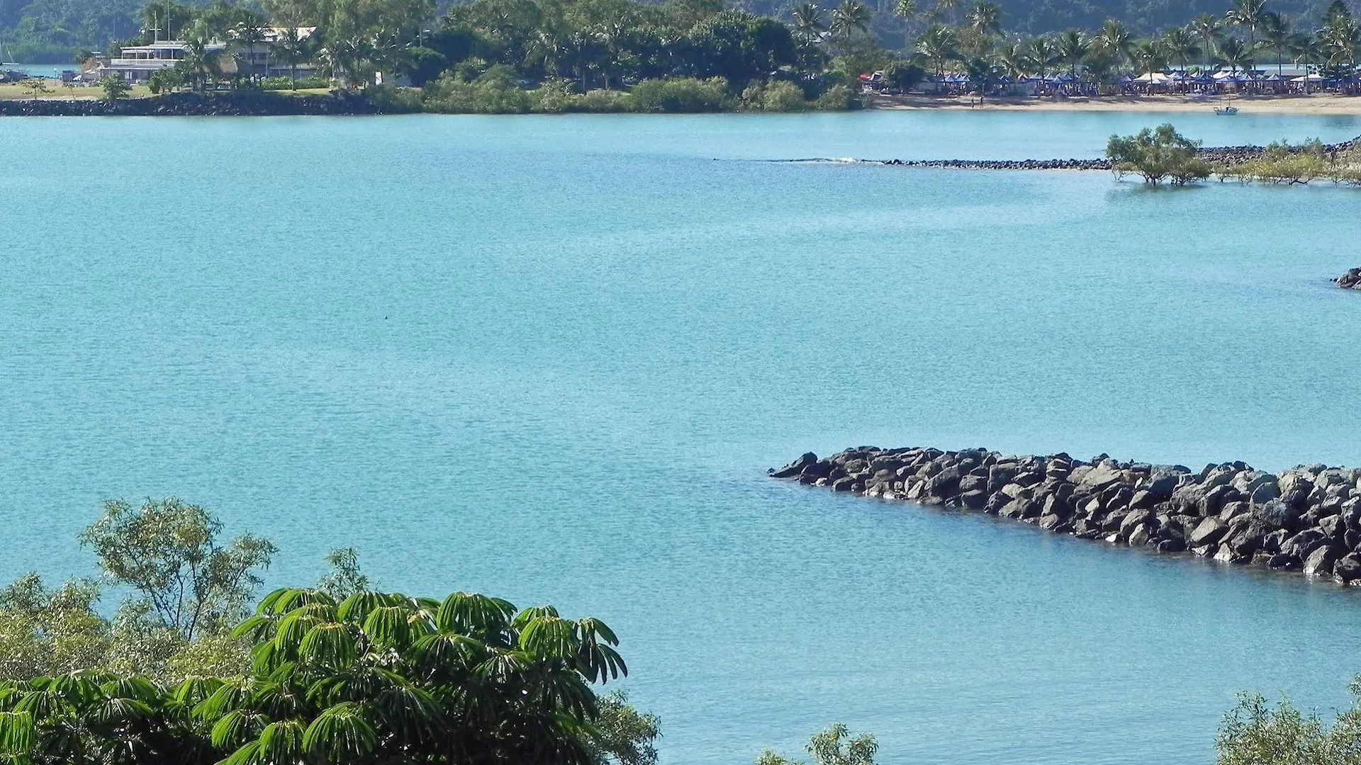 ****  Airlie Waterfront Bed & Breakfast Airlie Beach Australia