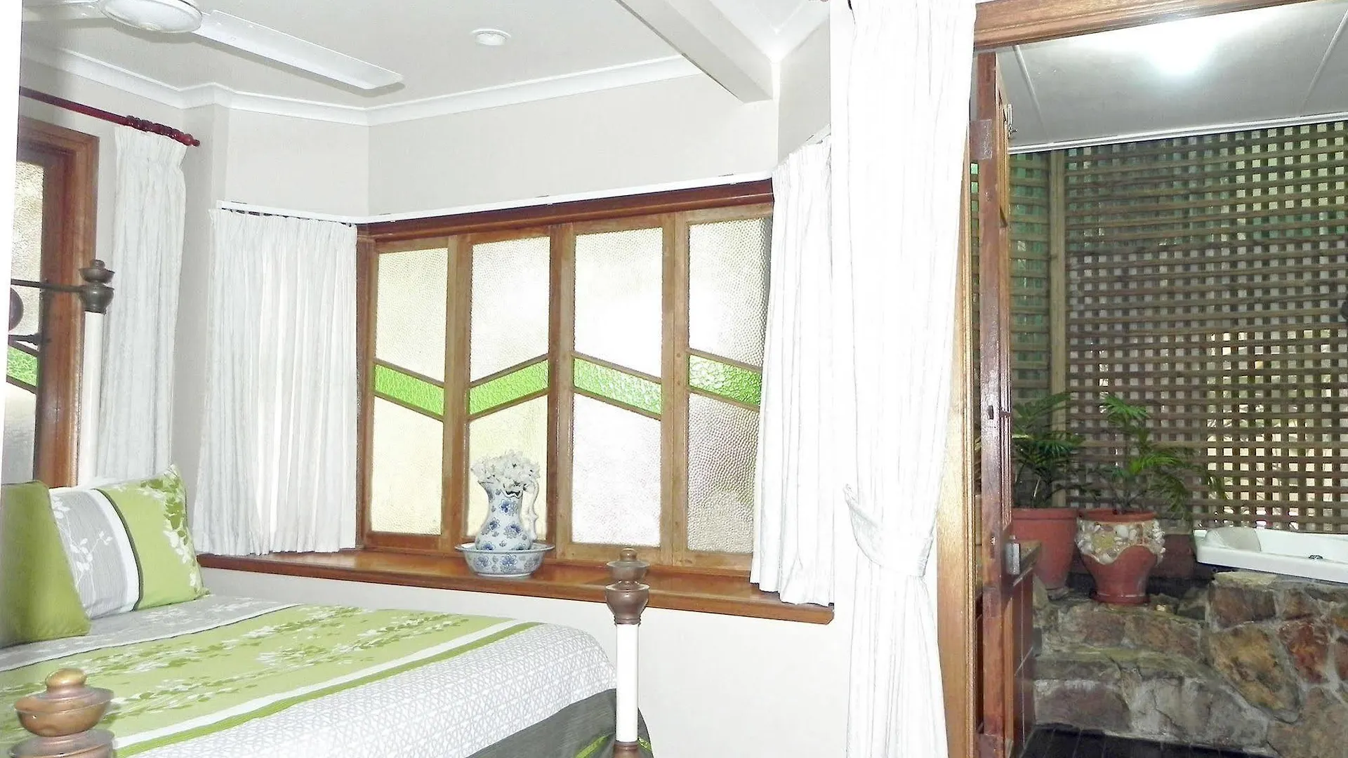 Airlie Waterfront Bed & Breakfast Airlie Beach Australia