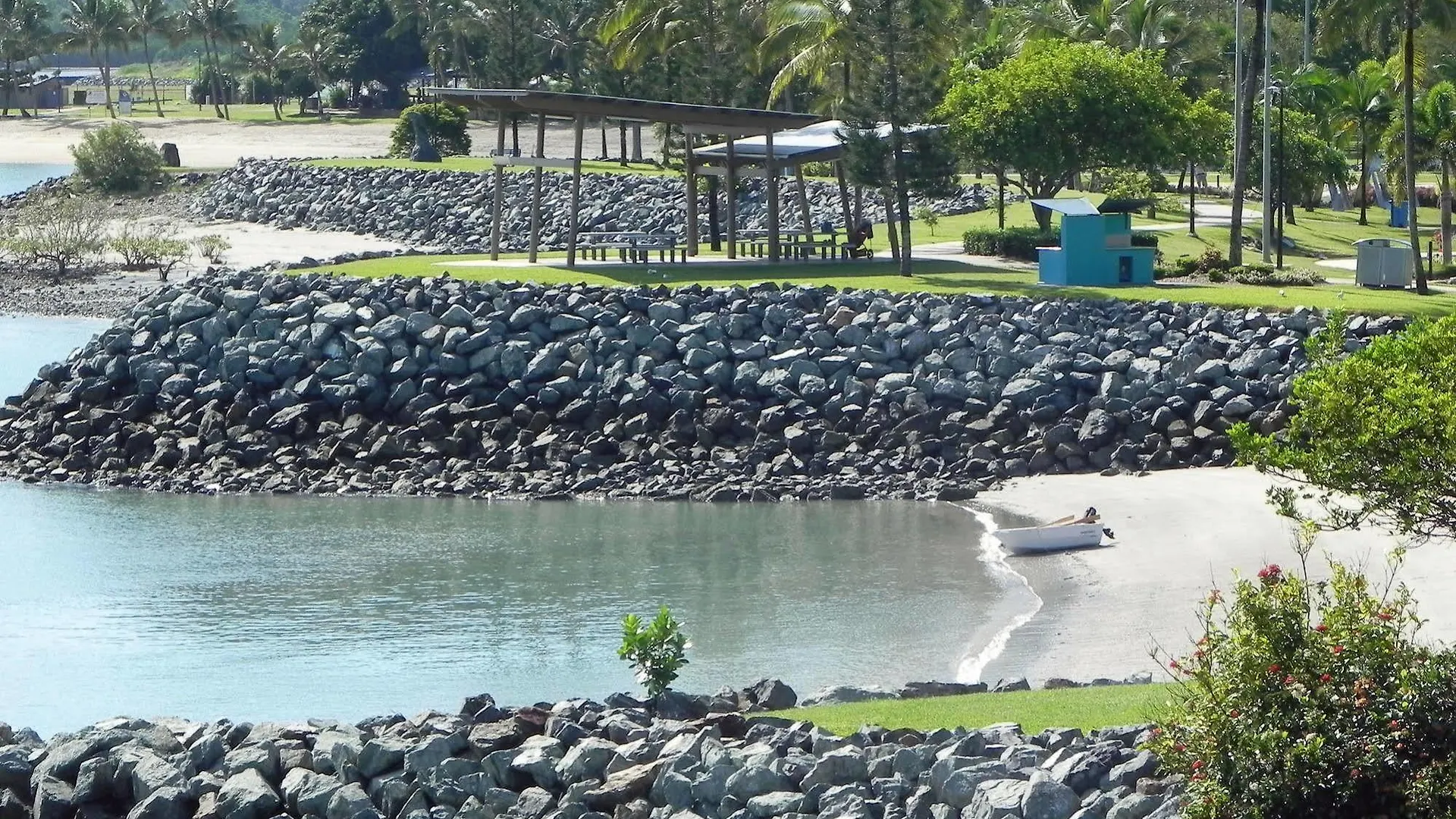 Airlie Waterfront Bed & Breakfast Airlie Beach